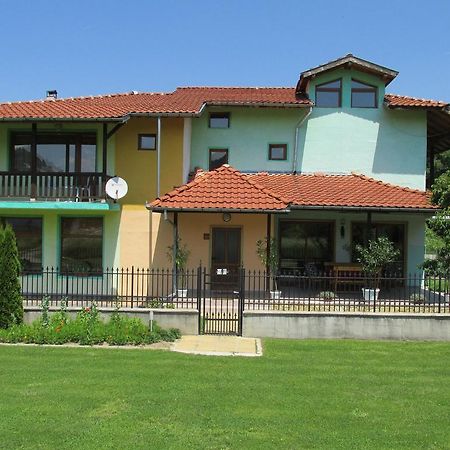 Pri Orehite Guesthouse Oreshak  Bagian luar foto