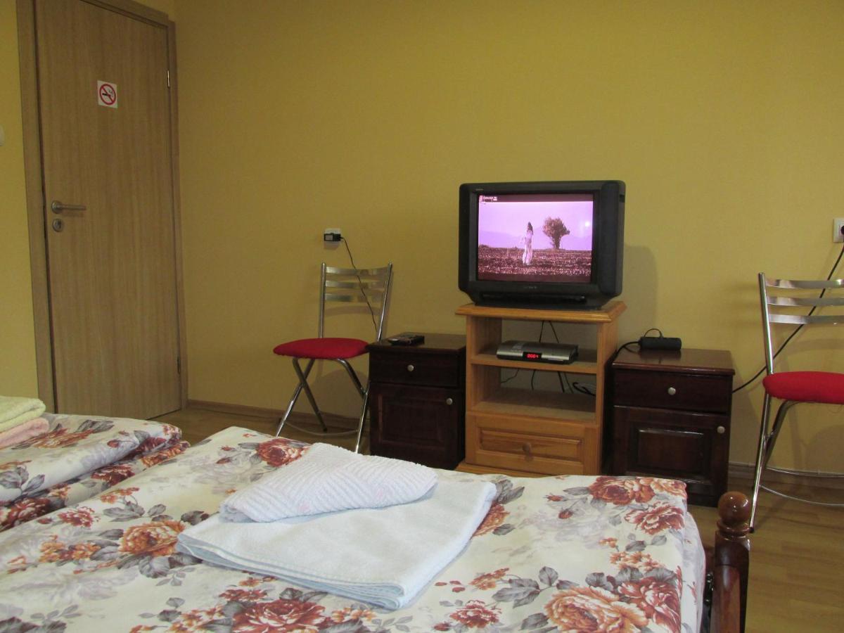 Pri Orehite Guesthouse Oreshak  Bagian luar foto