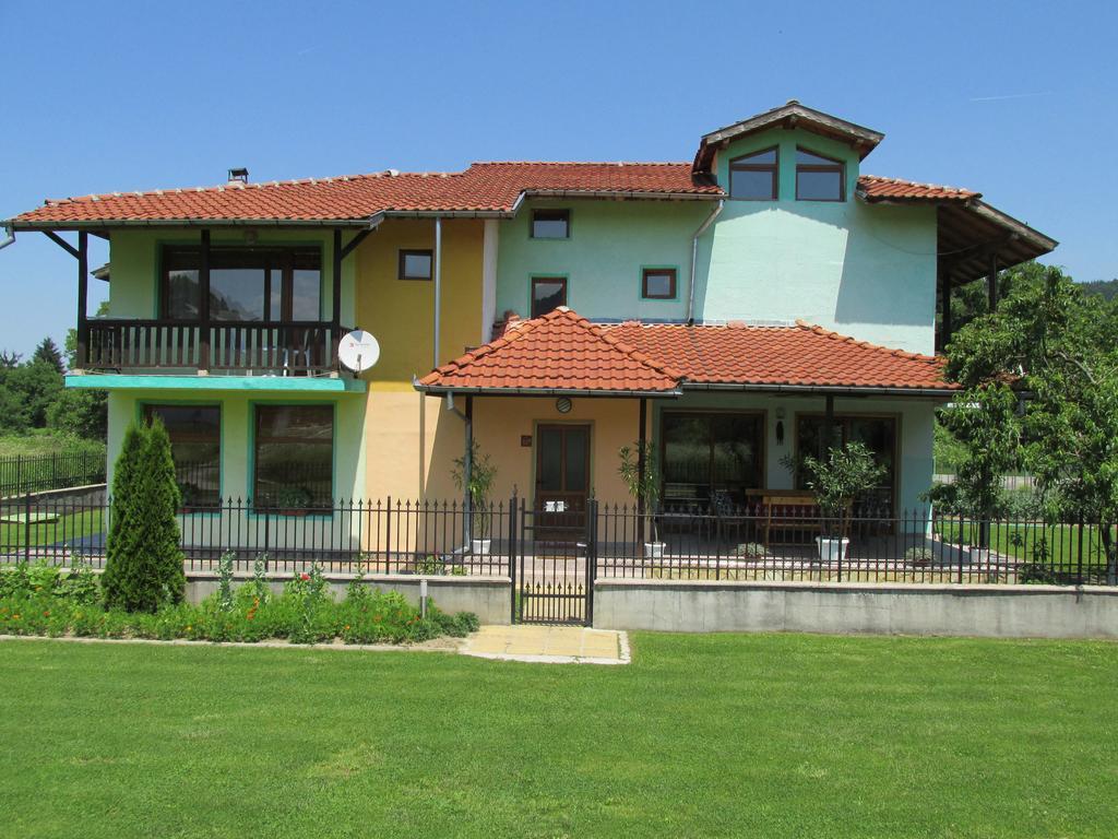 Pri Orehite Guesthouse Oreshak  Bagian luar foto