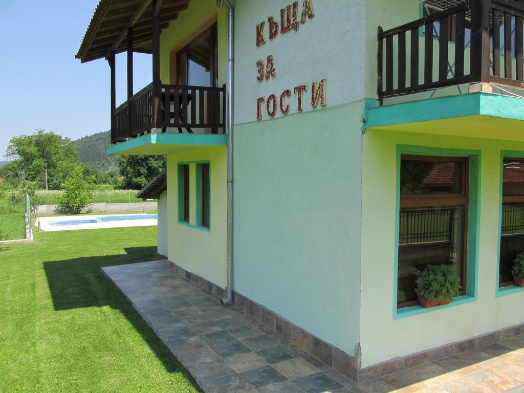 Pri Orehite Guesthouse Oreshak  Bagian luar foto
