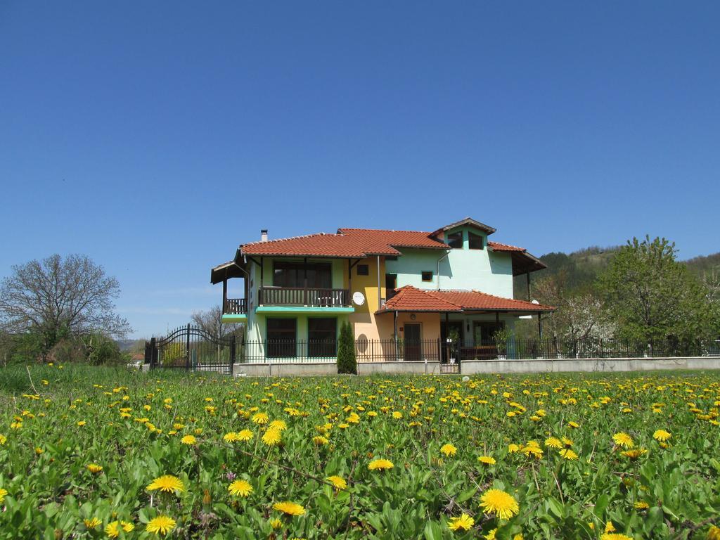 Pri Orehite Guesthouse Oreshak  Bagian luar foto