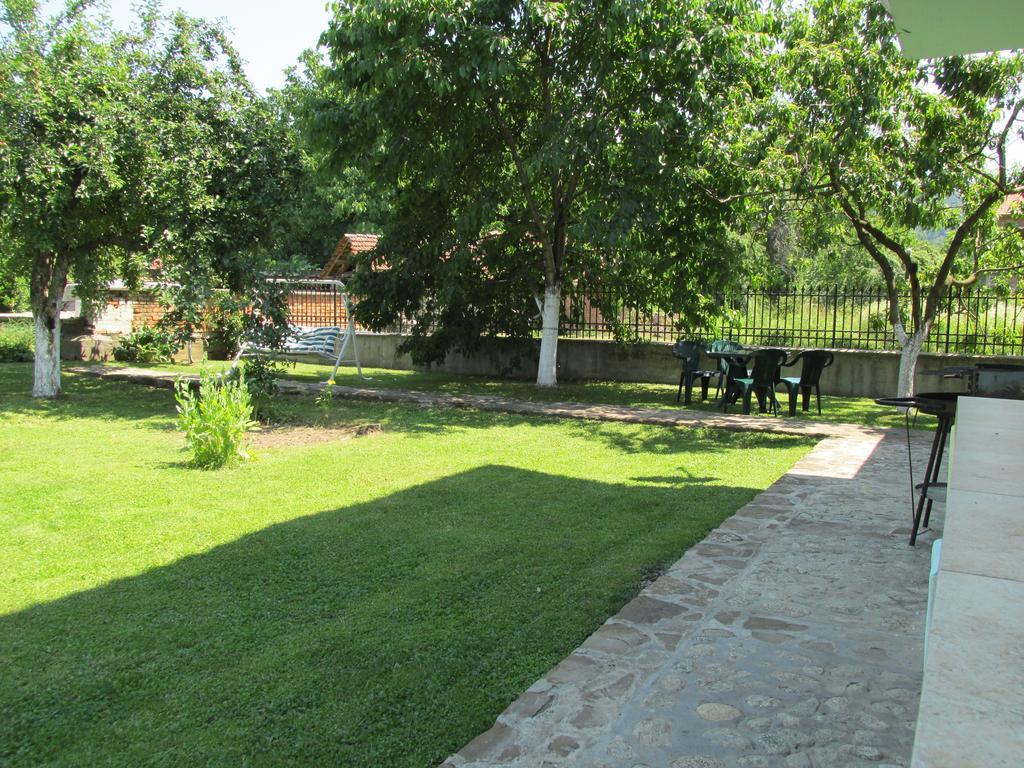 Pri Orehite Guesthouse Oreshak  Bagian luar foto