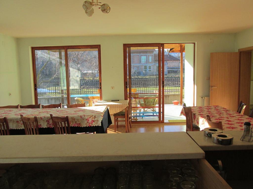 Pri Orehite Guesthouse Oreshak  Bagian luar foto