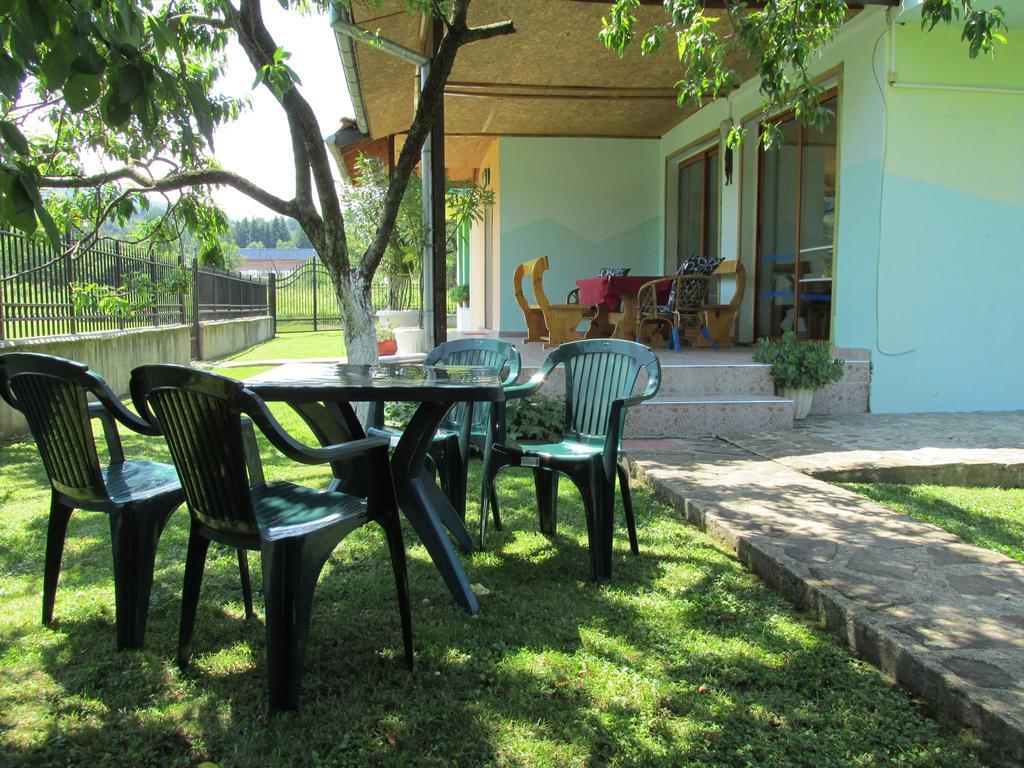 Pri Orehite Guesthouse Oreshak  Bagian luar foto