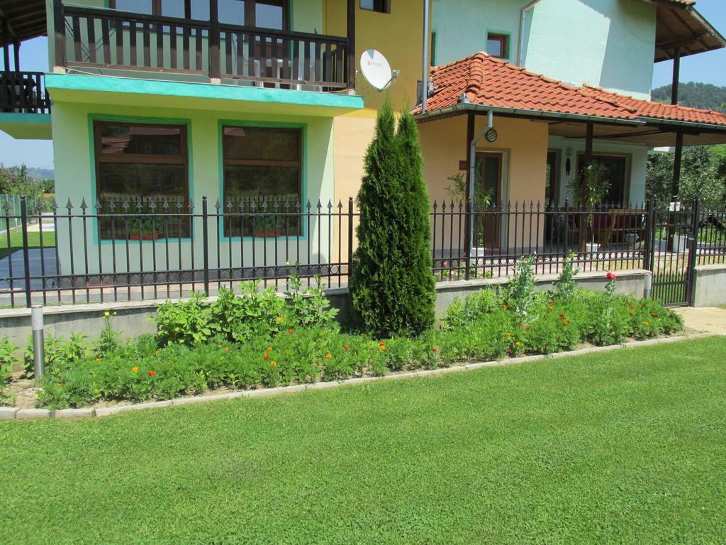 Pri Orehite Guesthouse Oreshak  Bagian luar foto
