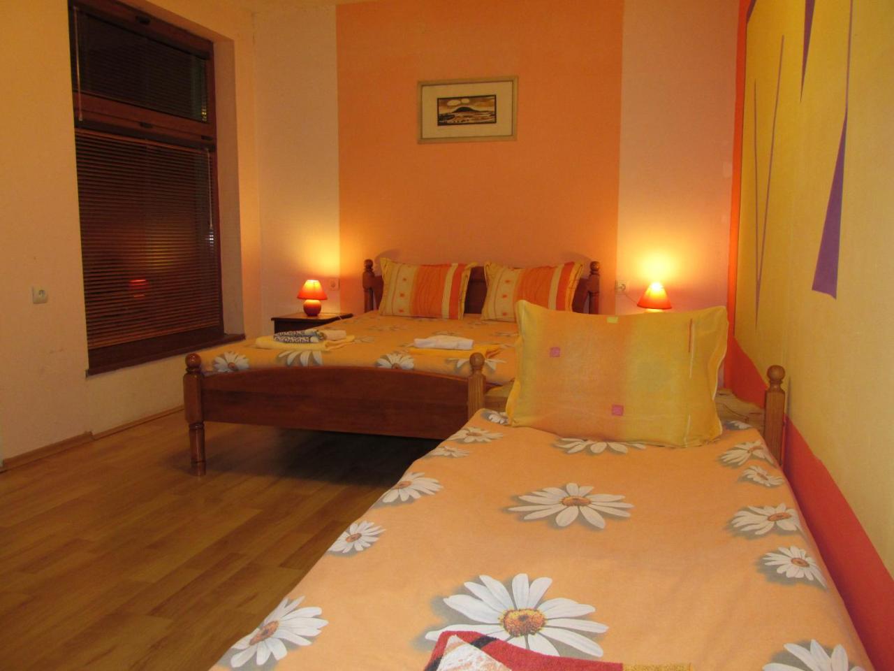 Pri Orehite Guesthouse Oreshak  Bagian luar foto