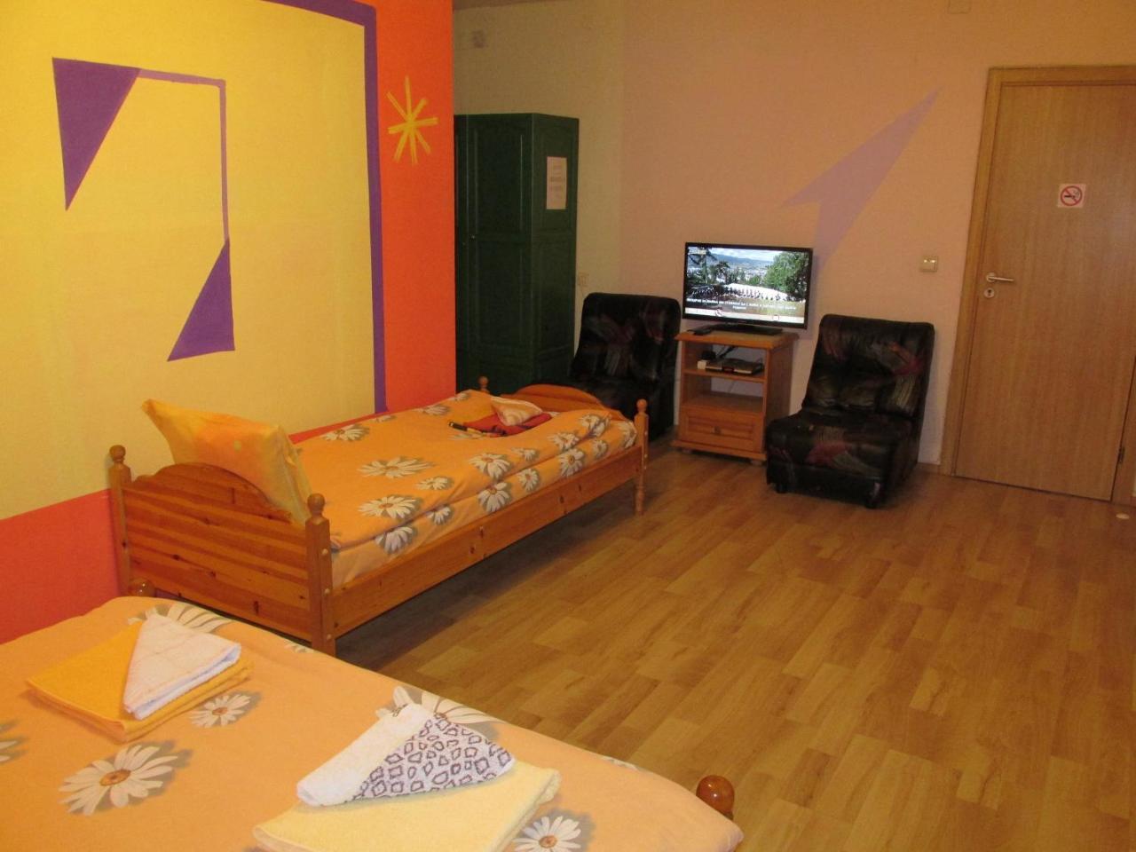 Pri Orehite Guesthouse Oreshak  Bagian luar foto