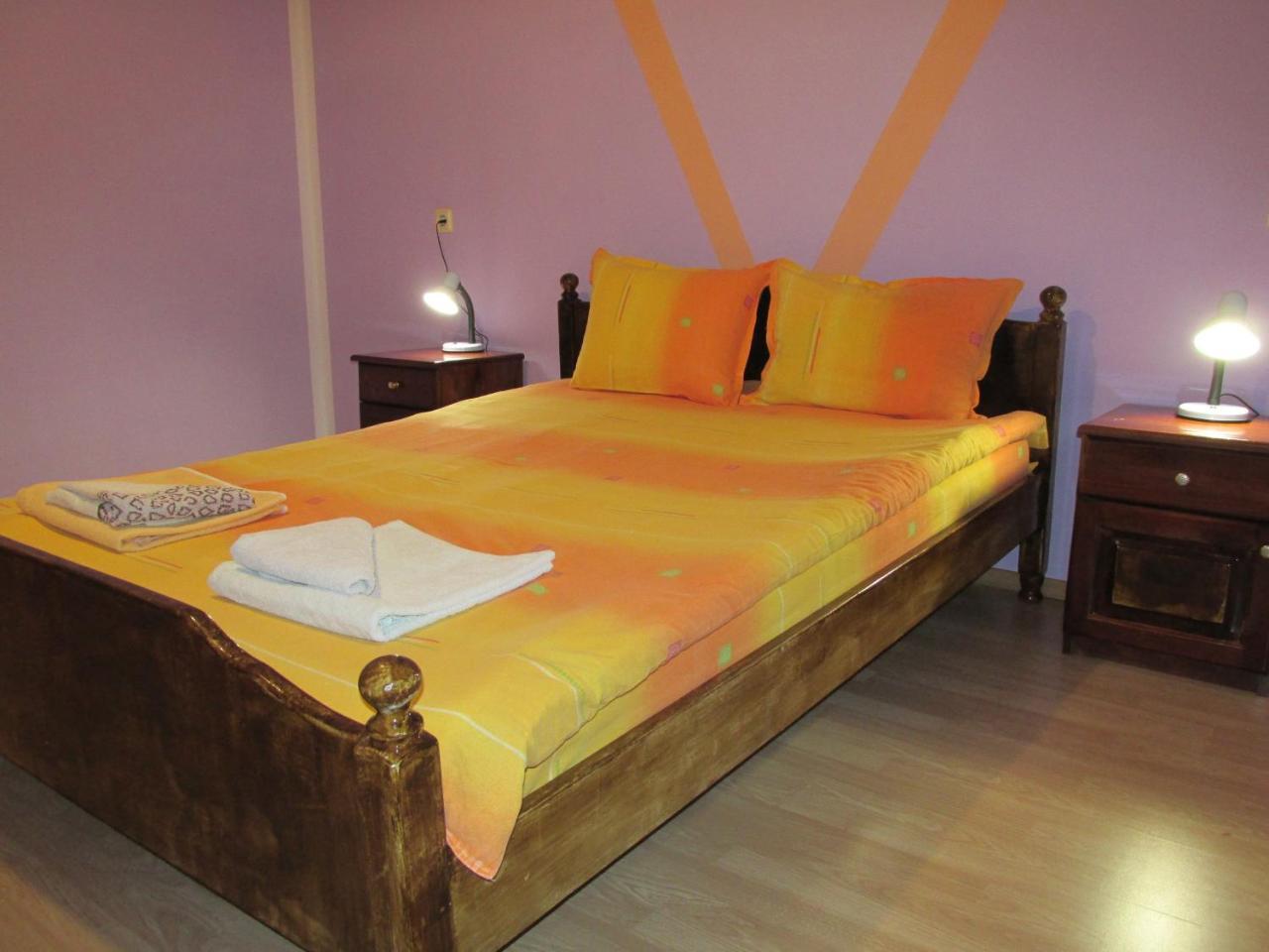 Pri Orehite Guesthouse Oreshak  Bagian luar foto